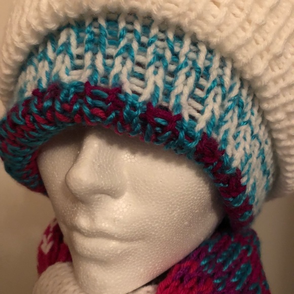 Winter very thick Hat , glove, & Scarf. - Picture 2 of 8